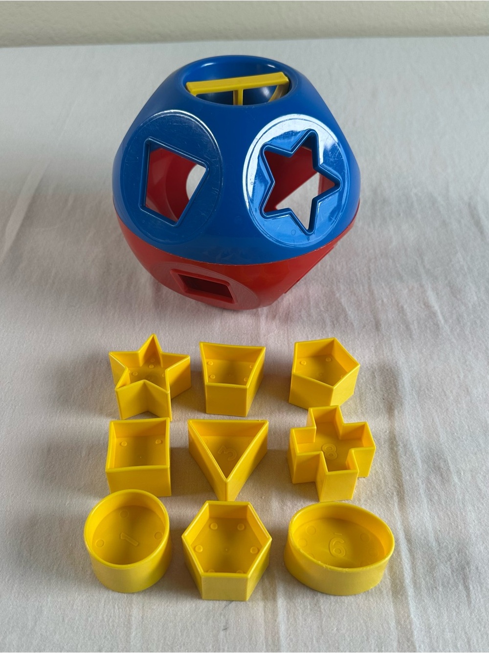 Vintage TUPPERWARE Red/ Blue Shape-O-Ball Toy Shape Sorter -9 Yellow Shapes
